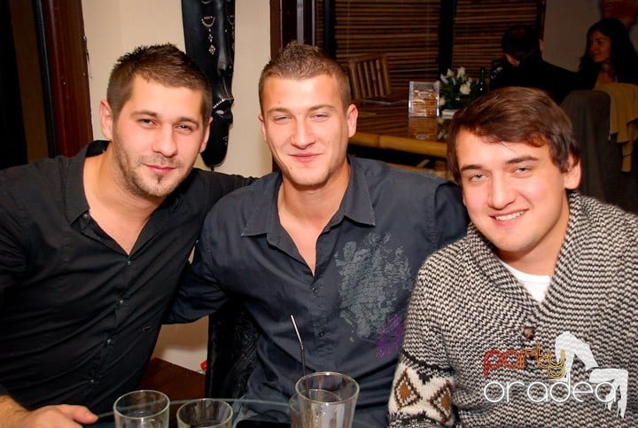 Seară cu karaoke în Zulu, Zulu Caffe