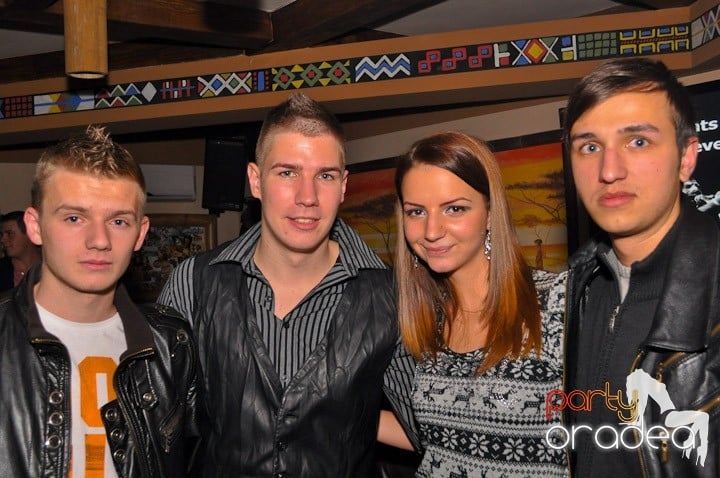 Seară cu karaoke în Zulu, Zulu Caffe