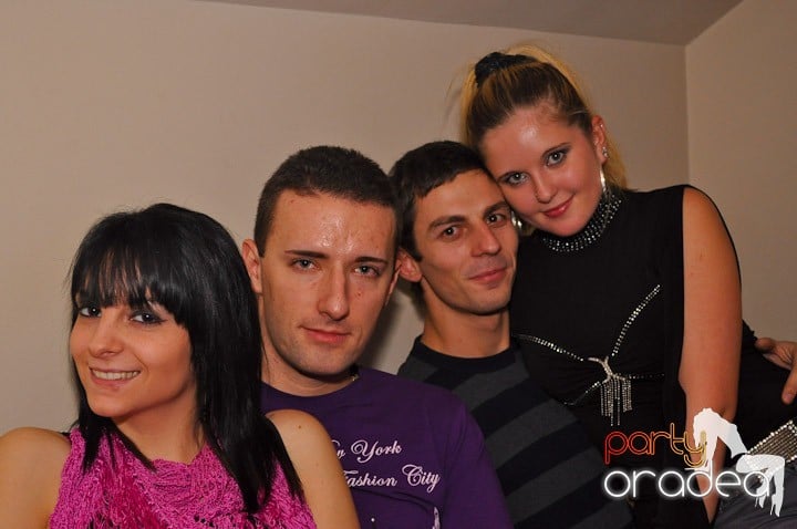 Seară cu karaoke în Zulu, Zulu Caffe