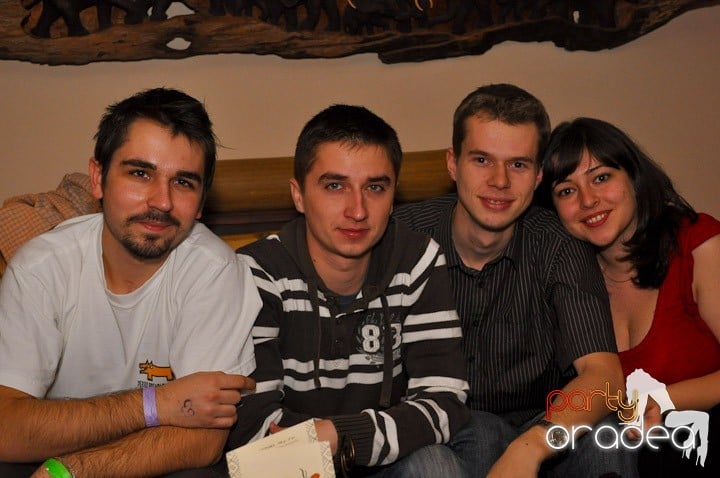 Seară cu karaoke în Zulu, Zulu Caffe