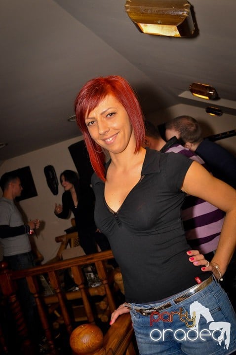 Seară cu karaoke în Zulu, Zulu Caffe