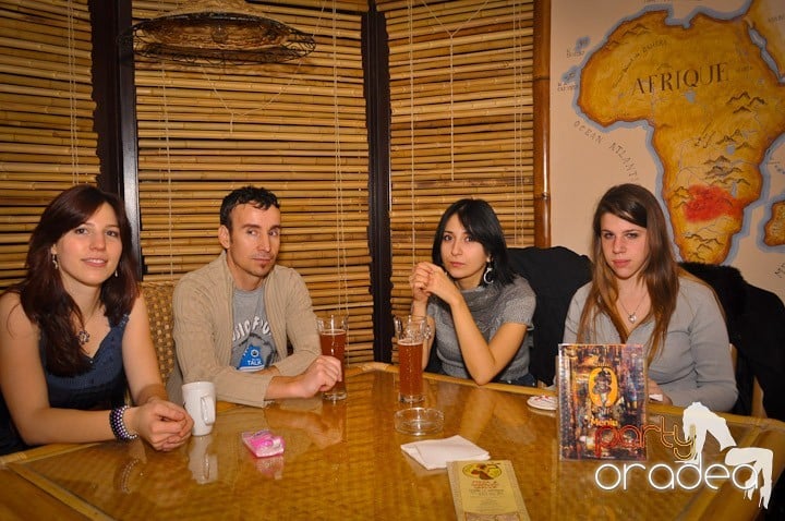 Seară cu karaoke în Zulu, Zulu Caffe