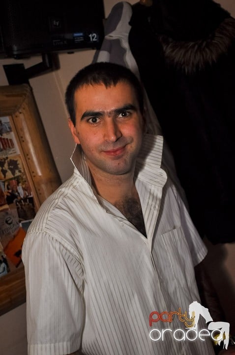 Seară cu karaoke în Zulu, Zulu Caffe