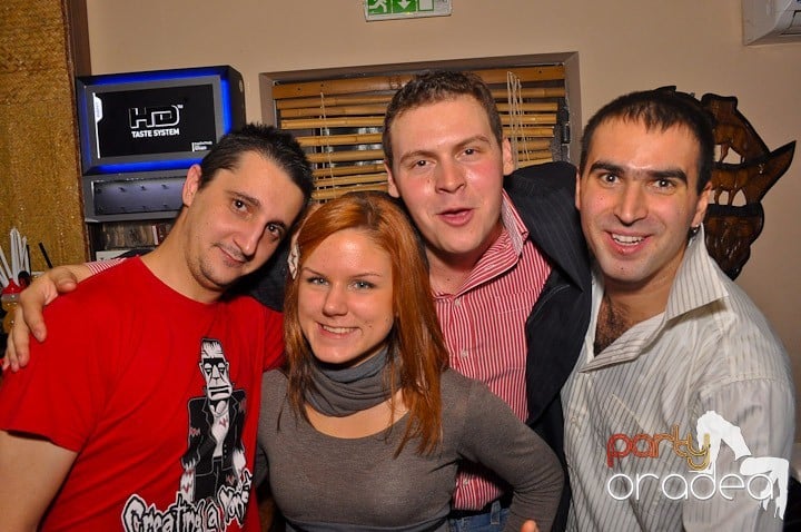 Seară cu karaoke în Zulu, Zulu Caffe