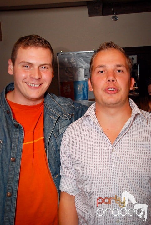 Seară cu karaoke în Zulu, Zulu Caffe