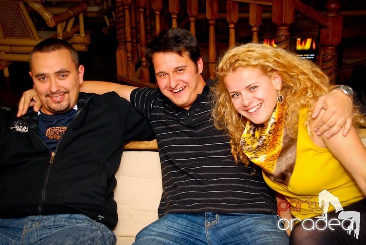 Seară cu karaoke în Zulu, Zulu Caffe