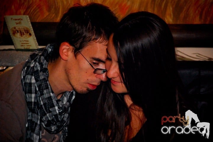 Seară cu karaoke în Zulu, Zulu Caffe