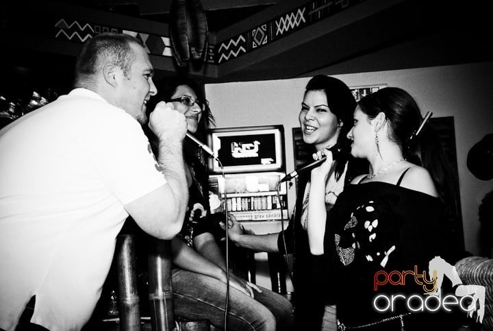 Seară cu karaoke în Zulu, Zulu Caffe