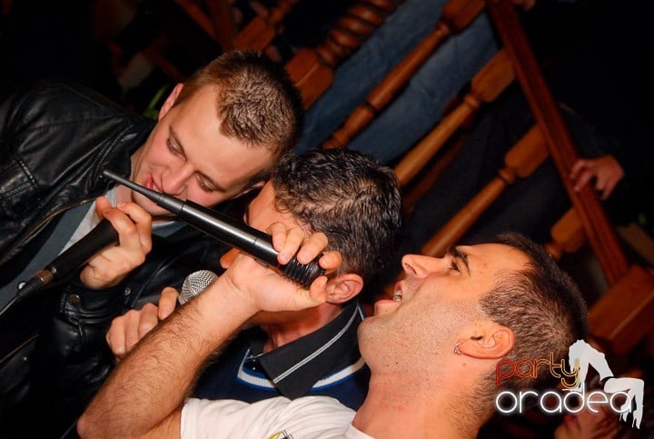 Seară cu karaoke în Zulu, Zulu Caffe