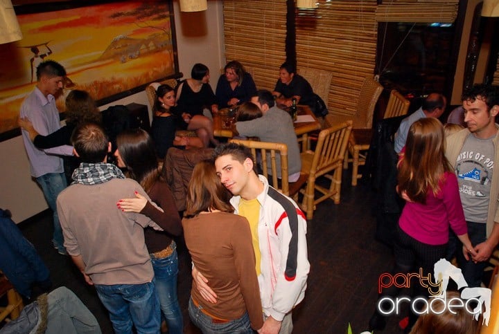 Seară cu karaoke în Zulu, Zulu Caffe