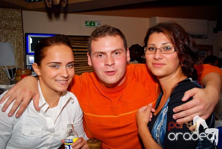 Seară cu karaoke în Zulu, Zulu Caffe