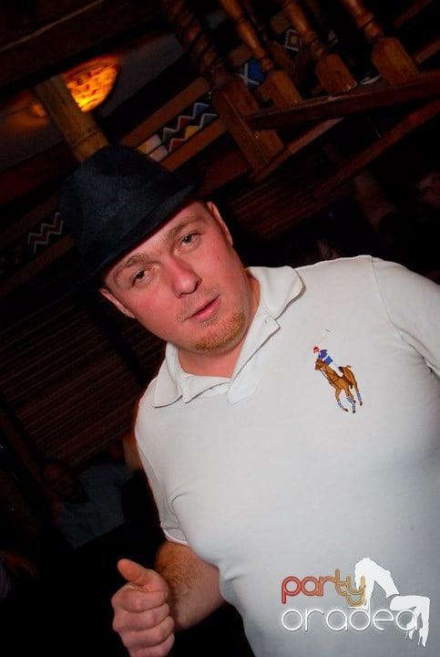 Seară cu karaoke în Zulu, Zulu Caffe