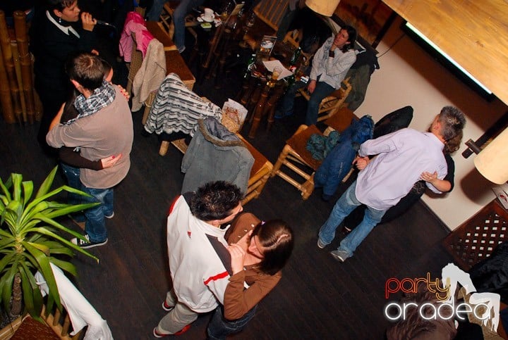 Seară cu karaoke în Zulu, Zulu Caffe