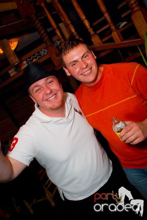 Seară cu karaoke în Zulu, Zulu Caffe