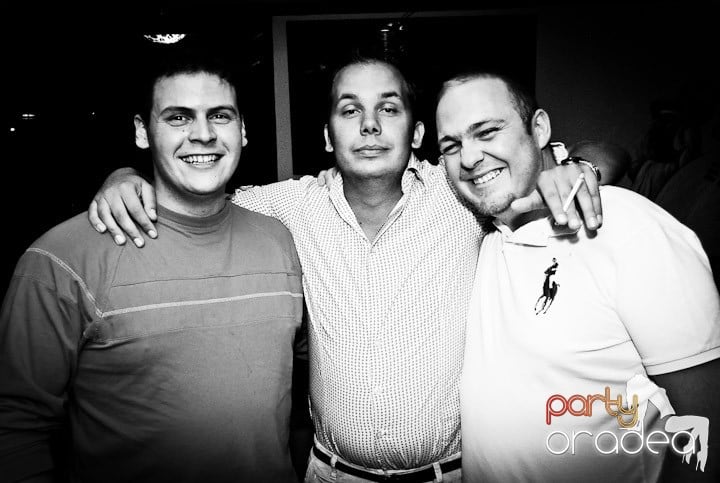 Seară cu karaoke în Zulu, Zulu Caffe