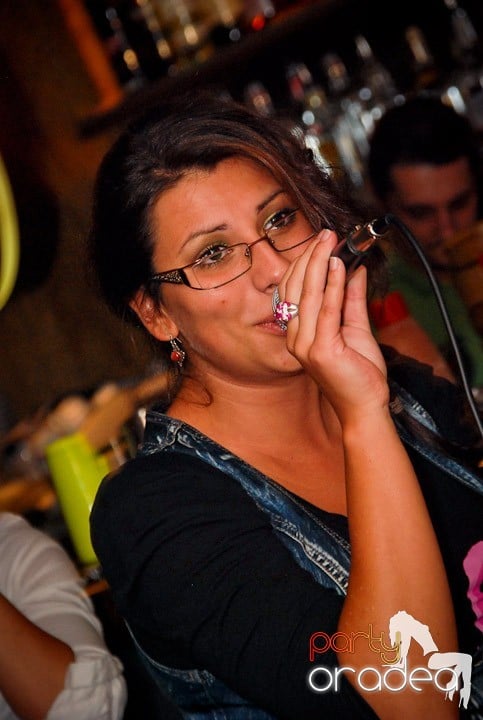 Seară cu karaoke în Zulu, Zulu Caffe