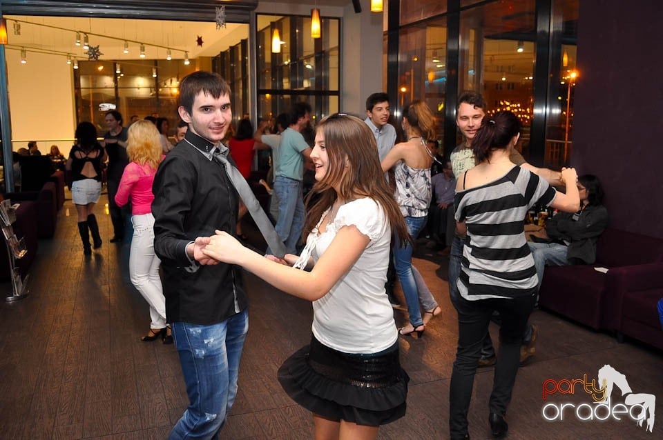 Seară de dans în Blondy's Art Café, 