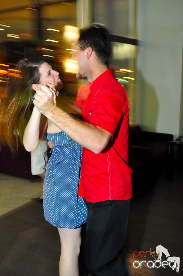 Seară de dans în Blondy's Art Café, 