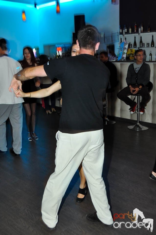 Seară de dans în Blondy's Art Café, 