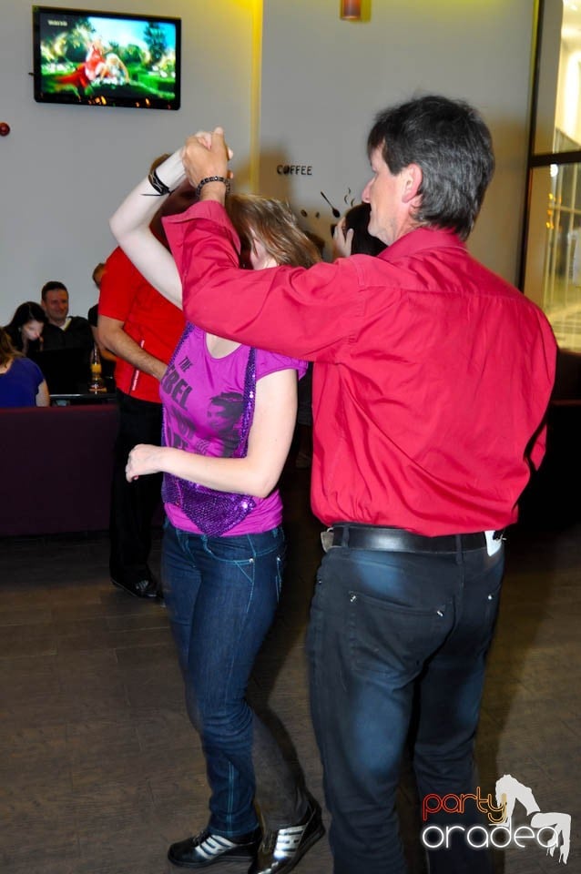 Seară de dans în Blondy's Art Café, 