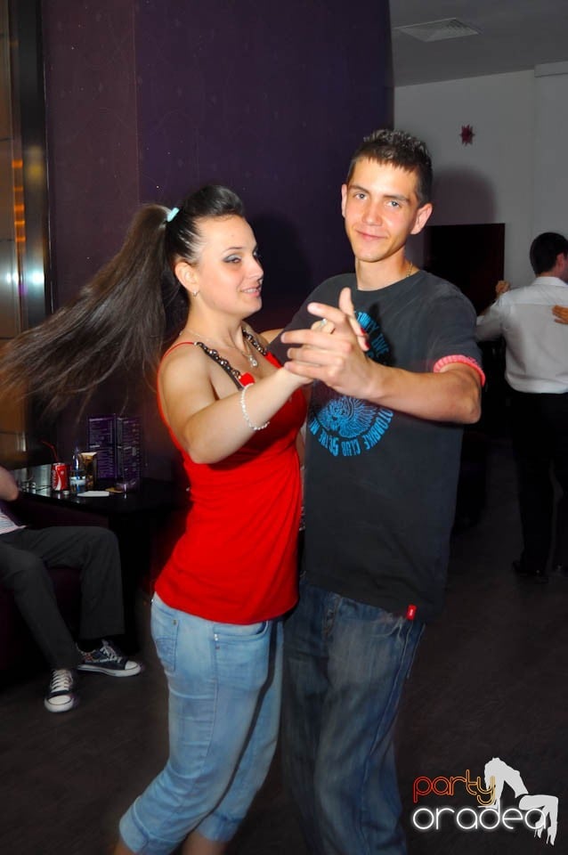 Seară de dans în Blondy's Art Café, 