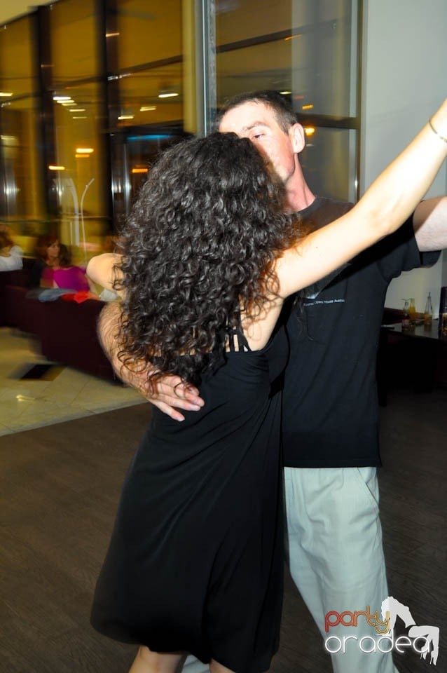 Seară de dans în Blondy's Art Café, 