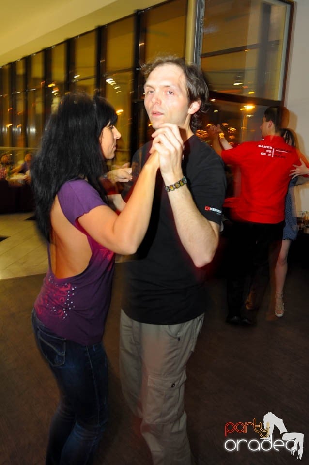 Seară de dans în Blondy's Art Café, 