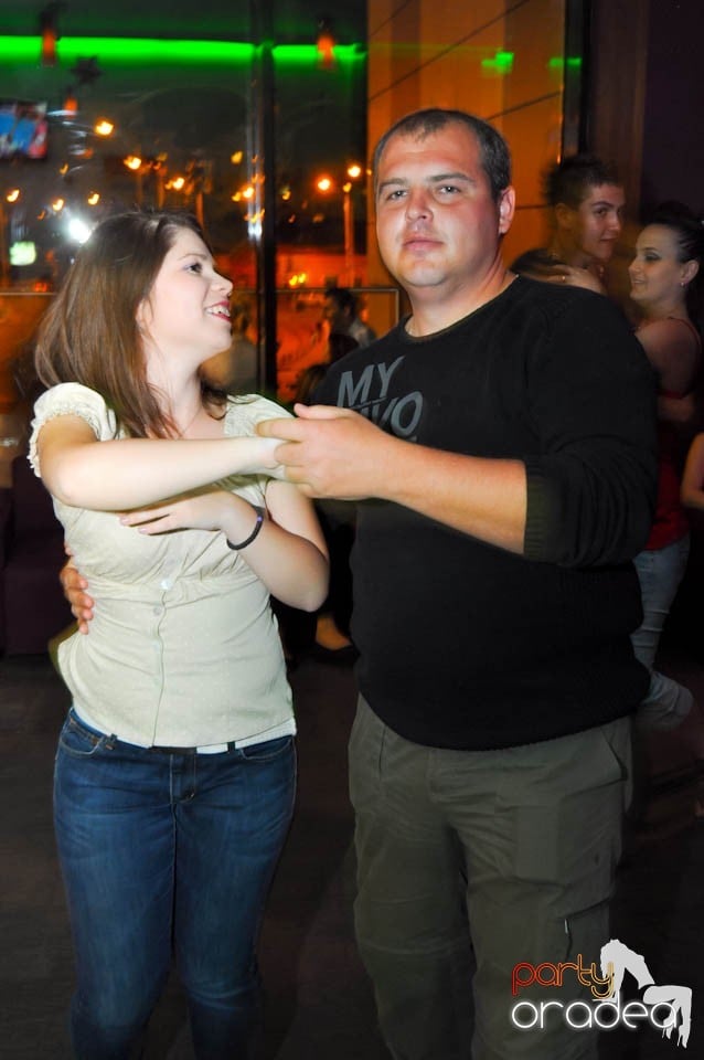 Seară de dans în Blondy's Art Café, 