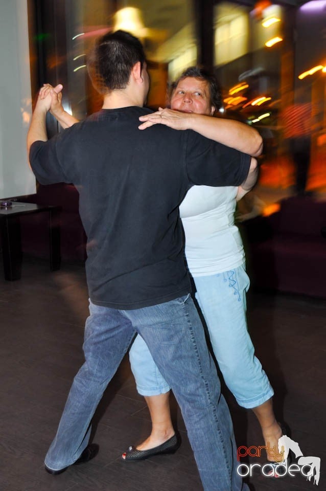 Seară de dans în Blondy's Art Café, 