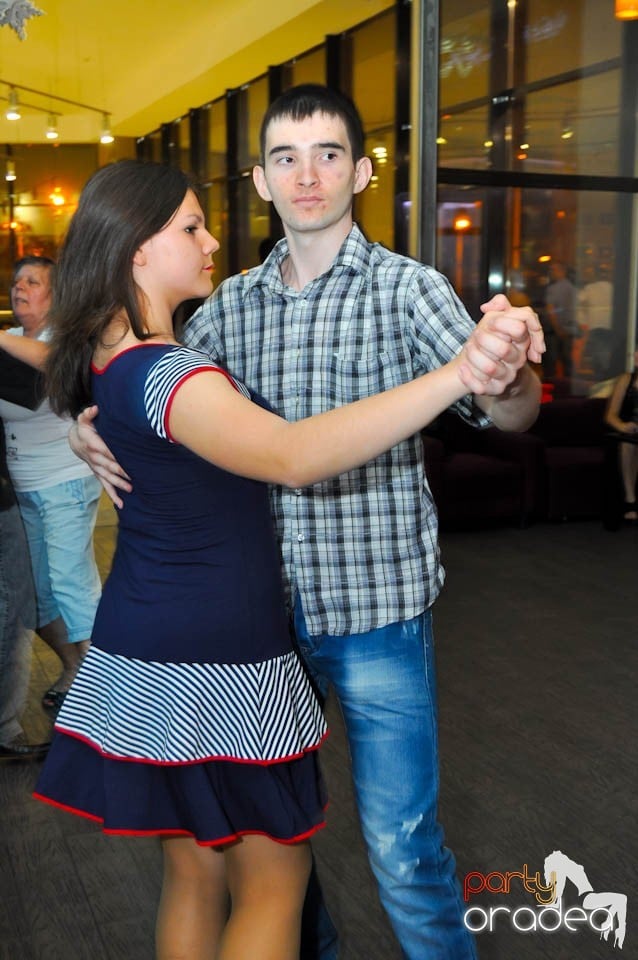 Seară de dans în Blondy's Art Café, 