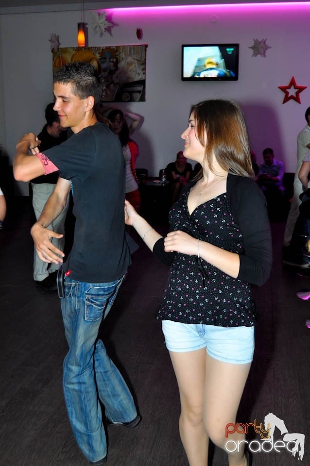 Seară de dans în Blondy's Art Café, 