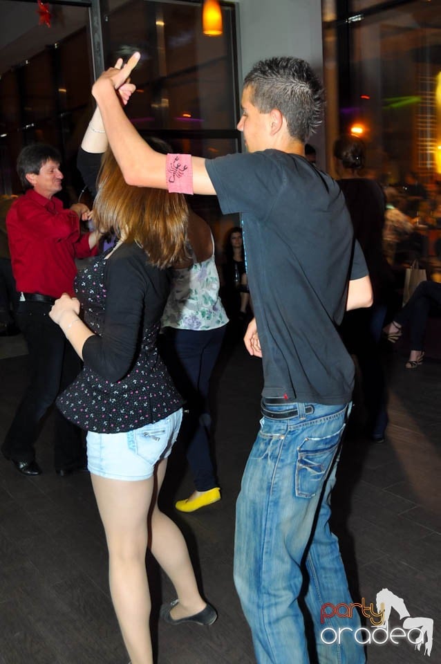 Seară de dans în Blondy's Art Café, 