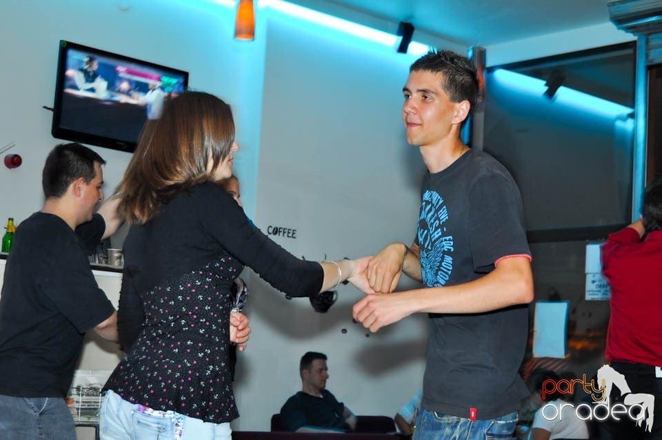 Seară de dans în Blondy's Art Café, 