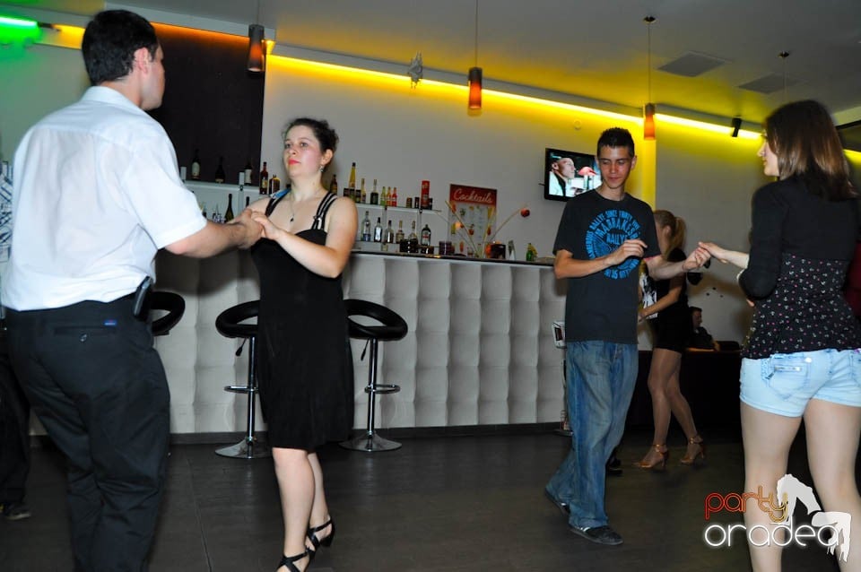 Seară de dans în Blondy's Art Café, 