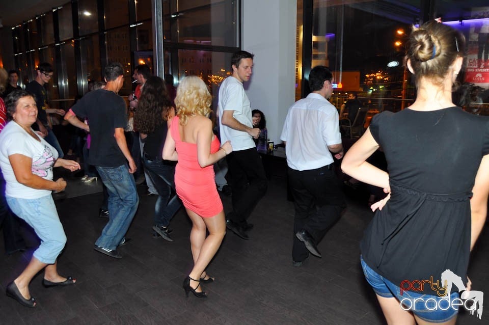 Seară de dans în Blondy's Art Café, 