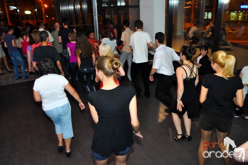 Seară de dans în Blondy's Art Café, 