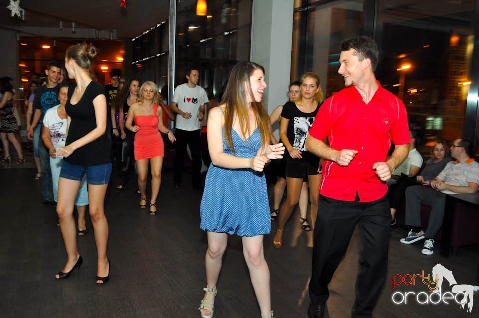 Seară de dans în Blondy's Art Café, 