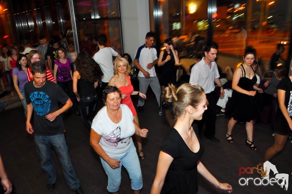 Seară de dans în Blondy's Art Café, 