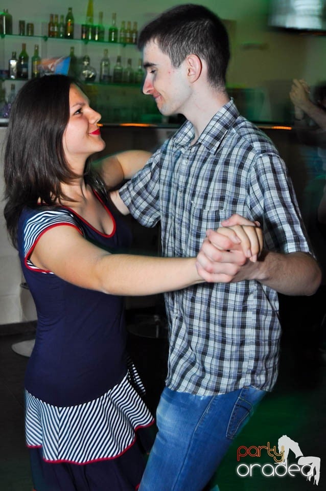 Seară de dans în Blondy's Art Café, 