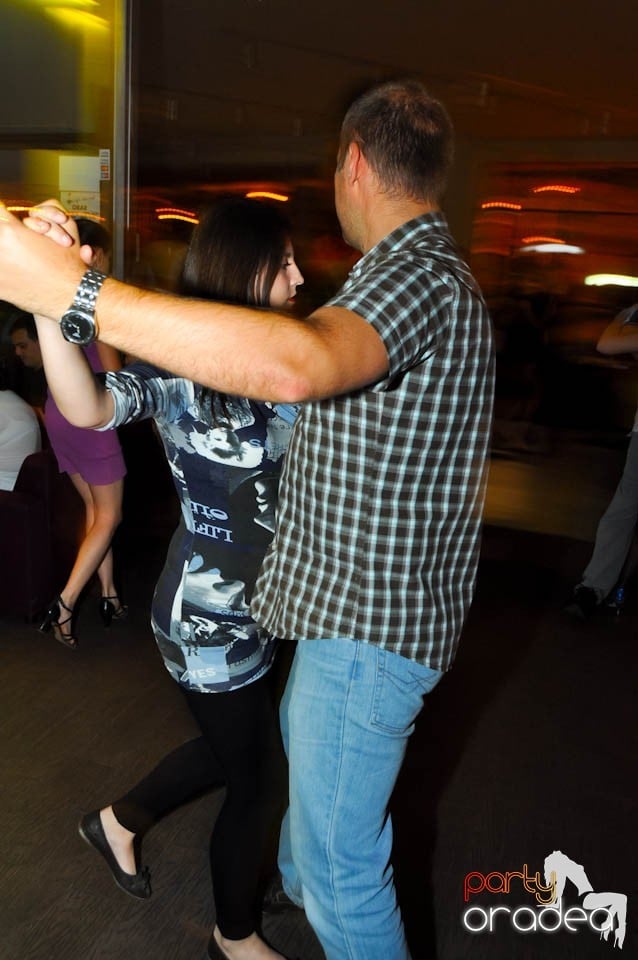 Seară de dans în Blondy's Art Café, 