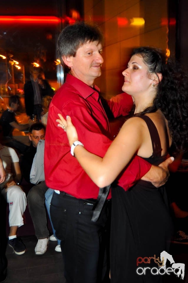 Seară de dans în Blondy's Art Café, 