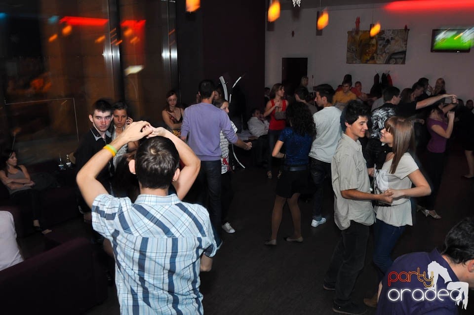 Seară de dans în Blondy's Art Café, 