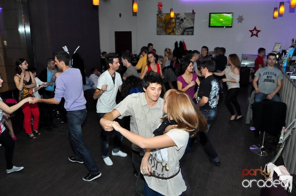 Seară de dans în Blondy's Art Café, 