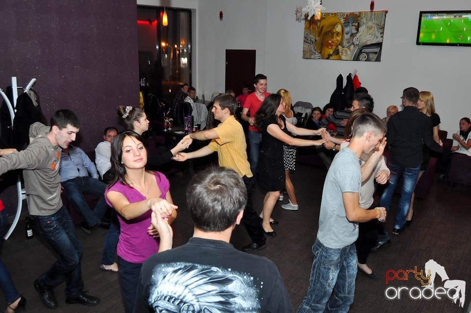 Seară de dans în Blondy's Art Café, 