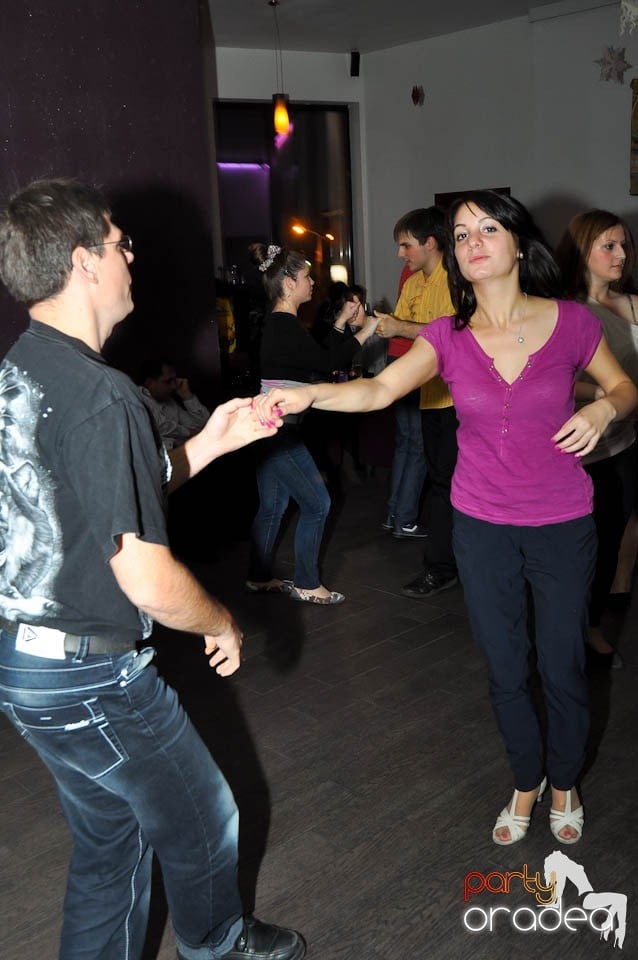Seară de dans în Blondy's Art Café, 