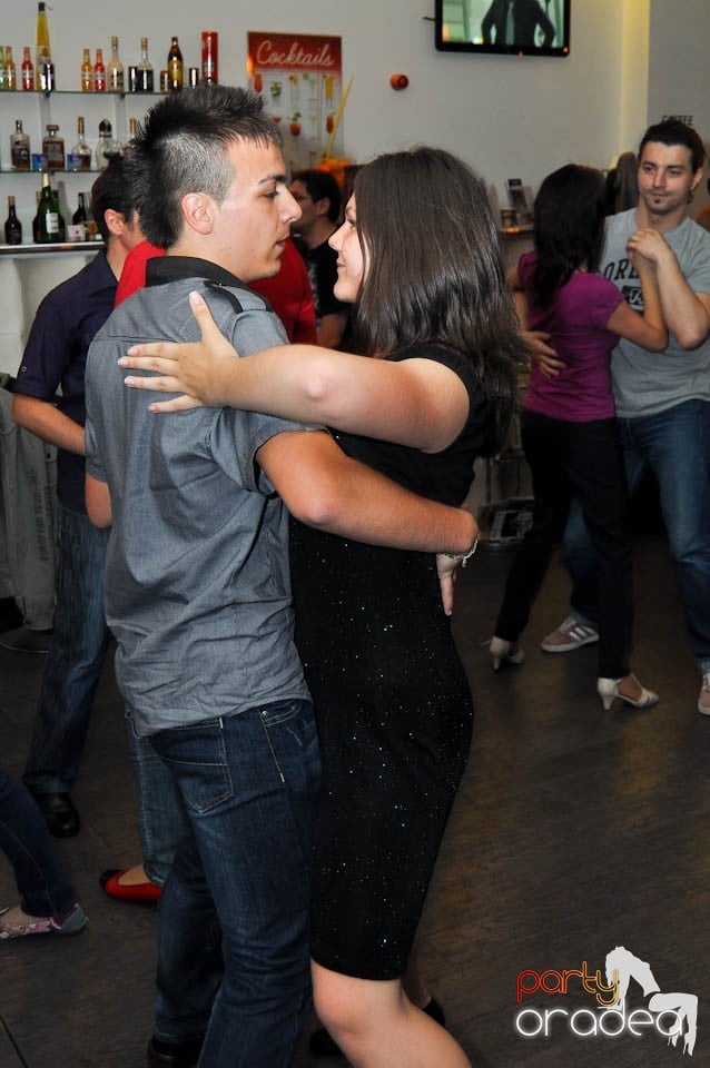 Seară de dans în Blondy's Art Café, 