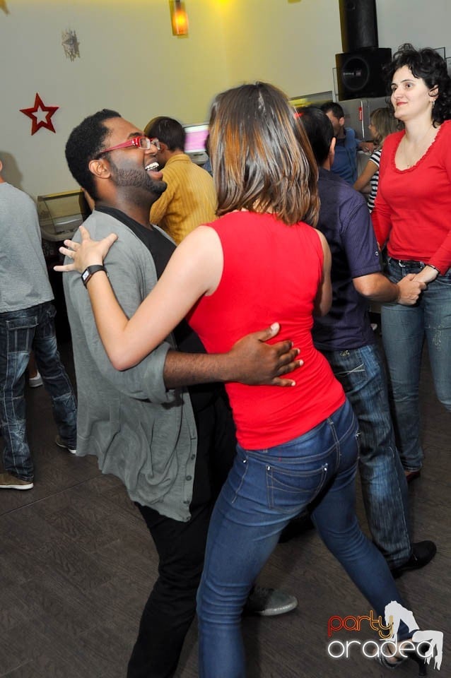 Seară de dans în Blondy's Art Café, 