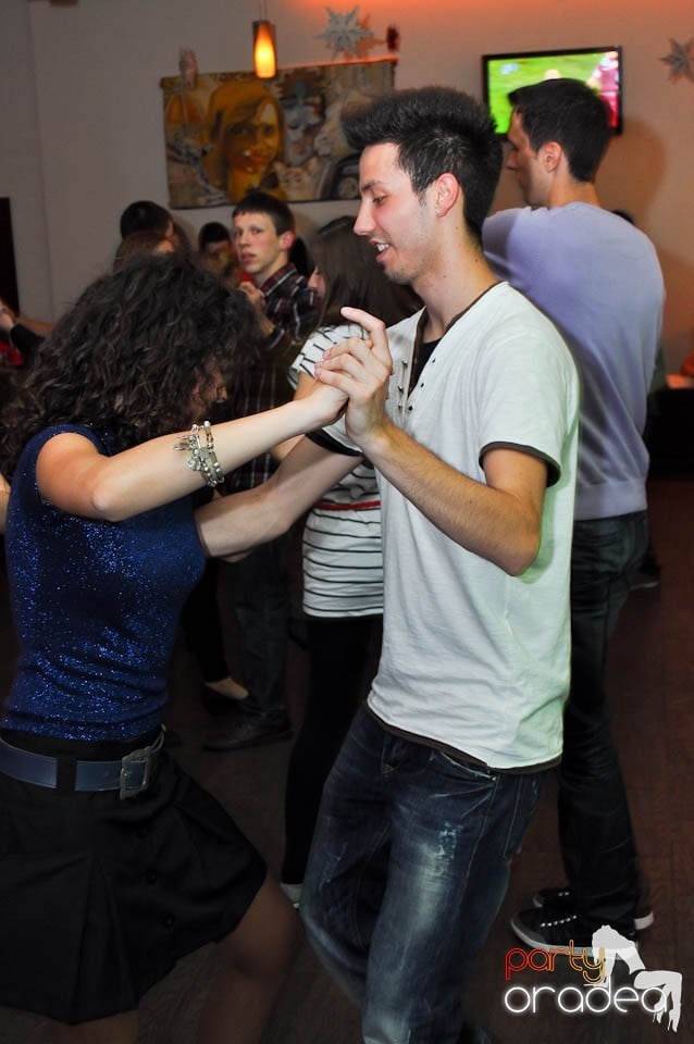 Seară de dans în Blondy's Art Café, 