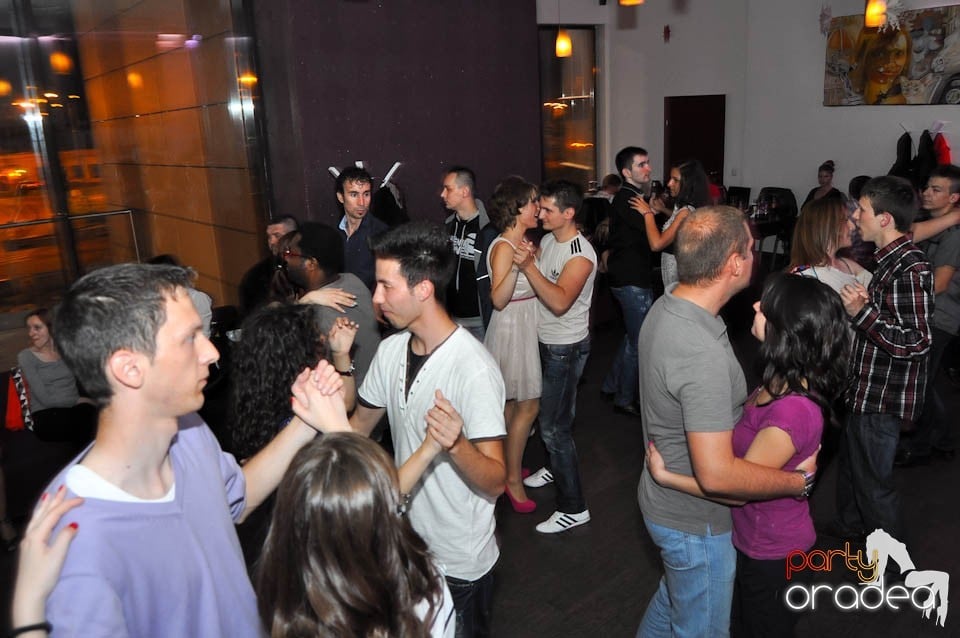 Seară de dans în Blondy's Art Café, 