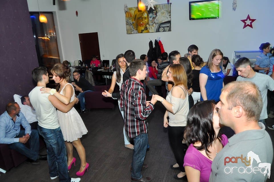 Seară de dans în Blondy's Art Café, 